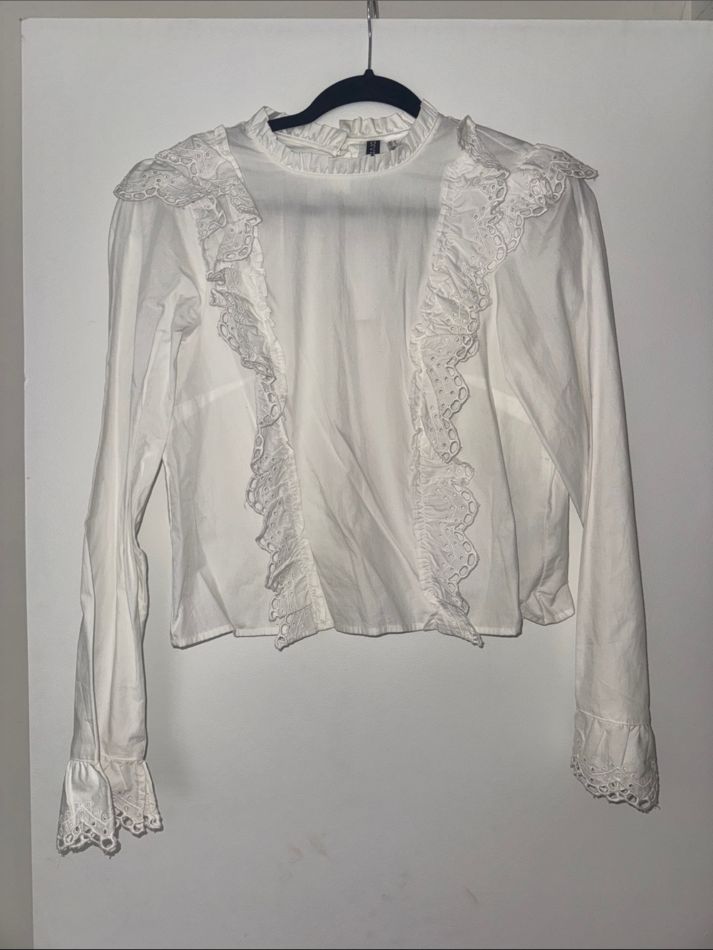 H&M Women's White Ruffle Eyelet Blouse Size Medium NWT